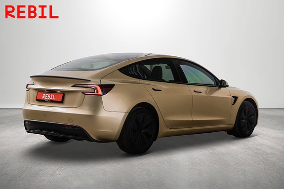 Tesla Model 3 7 of 27