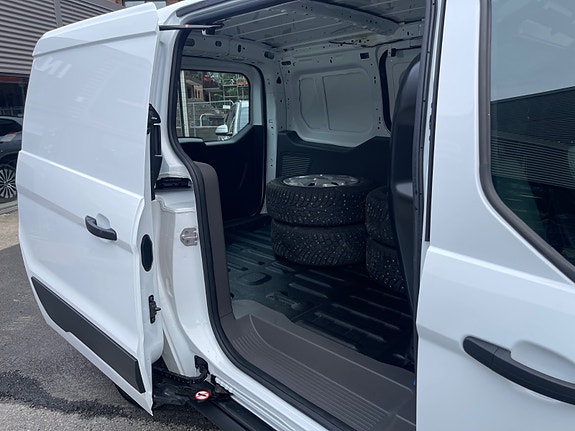 Ford Transit Connect 15 of 30