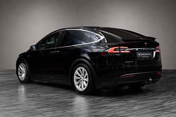 Tesla Model X 4 of 30