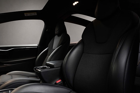 Tesla Model X 13 of 30