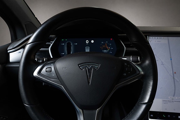 Tesla Model X 23 of 30