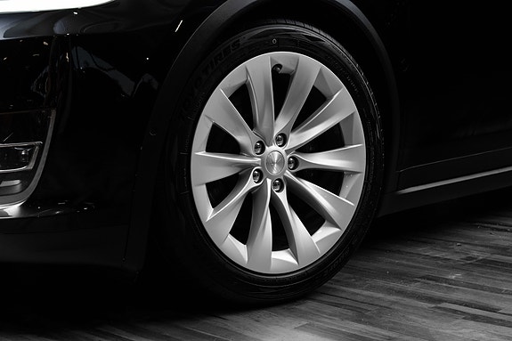 Tesla Model X 2 of 30