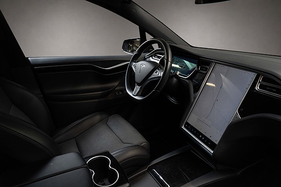 Tesla Model X 21 of 30
