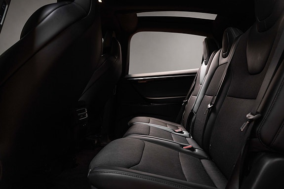 Tesla Model X 15 of 30