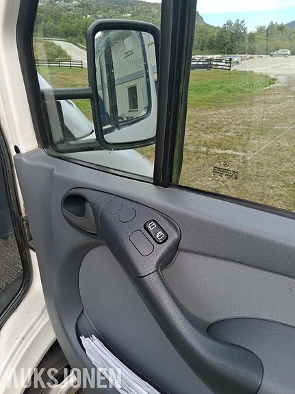 Mercedes-Benz Sprinter 8 of 30
