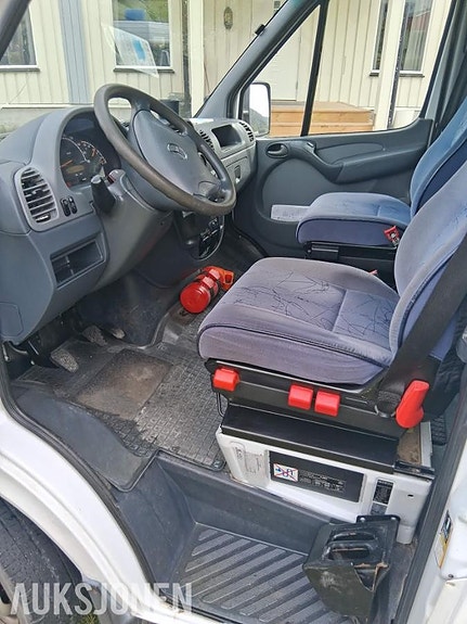 Mercedes-Benz Sprinter 7 of 30