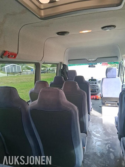 Mercedes-Benz Sprinter 27 of 30