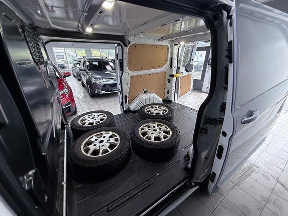 Ford Transit 28 of 30