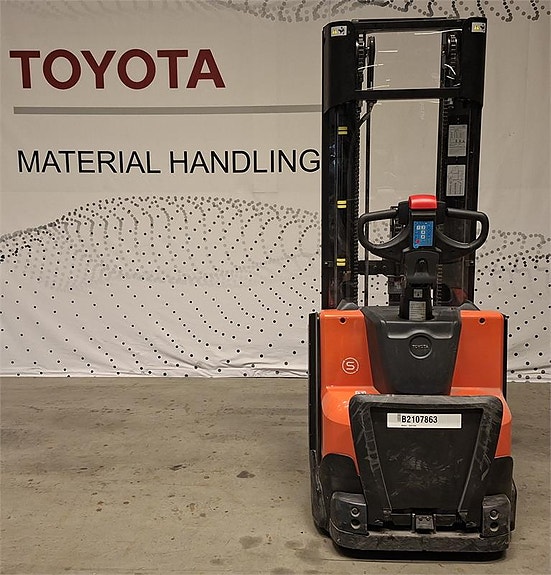 Toyota SWE120L 2 of 4