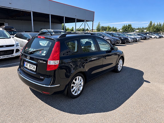 Hyundai i30 3 of 10