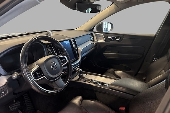 Volvo XC60 10 of 23