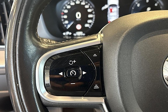 Volvo XC60 11 of 23