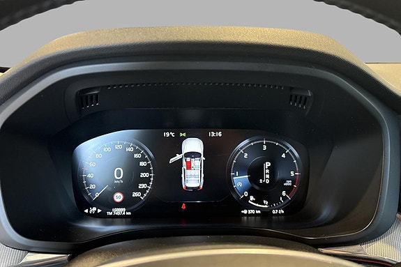 Volvo XC60 12 of 23