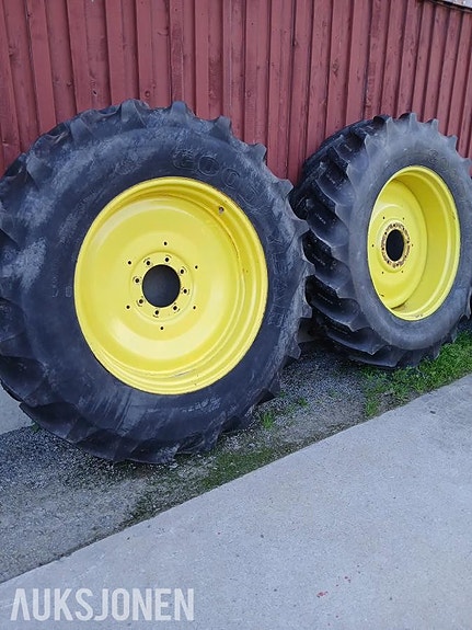 Goodyear på felg 18.4-38 8 of 16