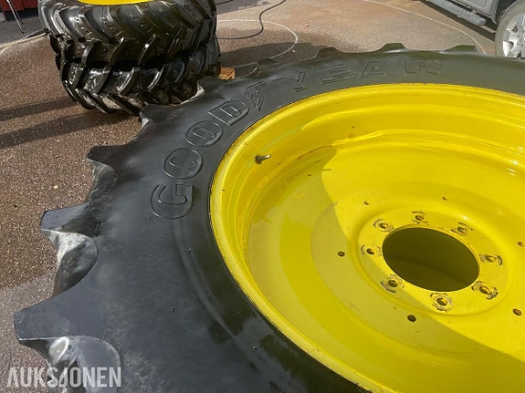 Goodyear på felg 18.4-38 14 of 16