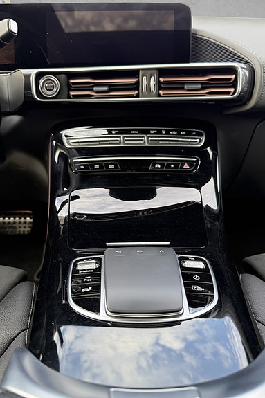 Mercedes-Benz EQC400 21 of 29
