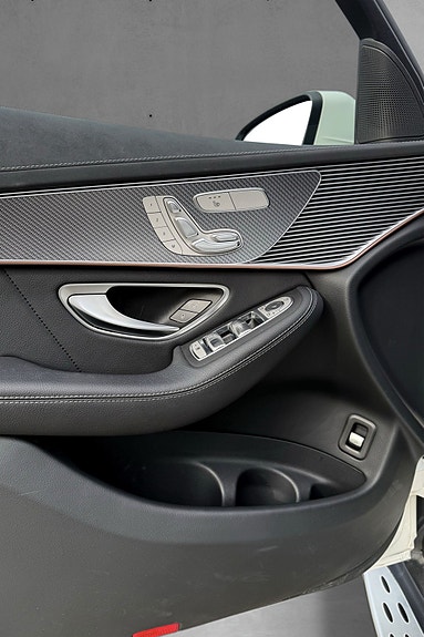 Mercedes-Benz EQC400 25 of 29