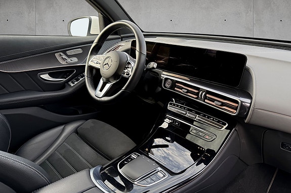 Mercedes-Benz EQC400 18 of 29