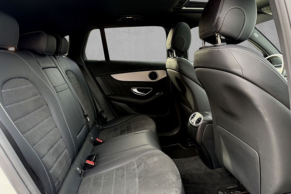 Mercedes-Benz EQC400 23 of 29