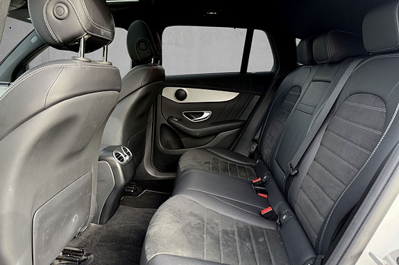 Mercedes-Benz EQC400 22 of 29