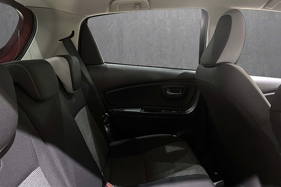 Toyota Yaris 16 of 18
