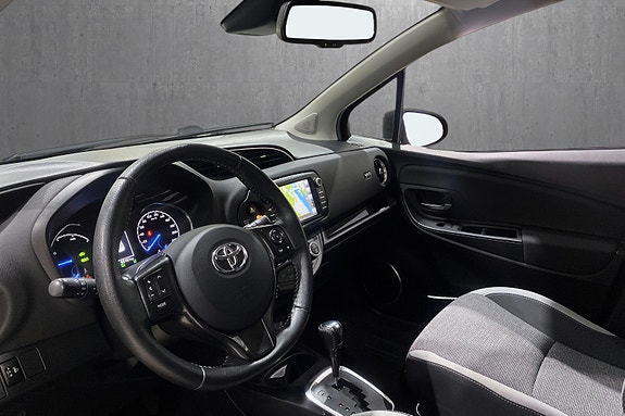 Toyota Yaris 10 of 18