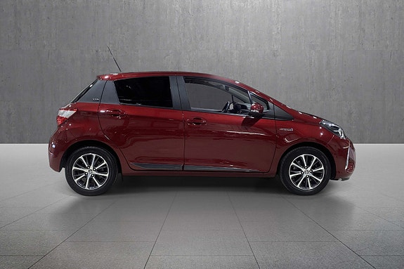 Toyota Yaris 6 of 18