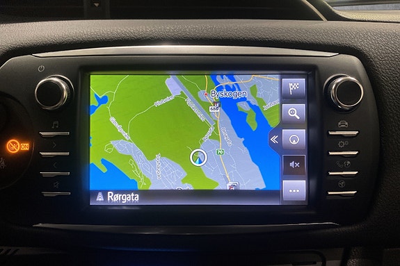 Toyota Yaris 13 of 18