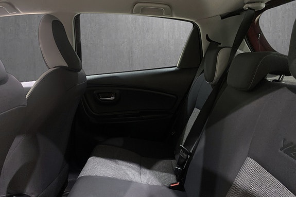 Toyota Yaris 15 of 18