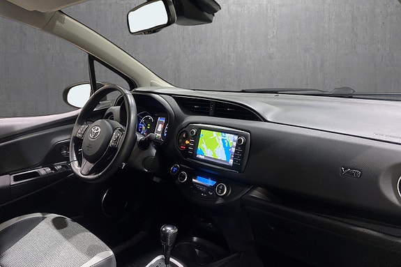 Toyota Yaris 14 of 18