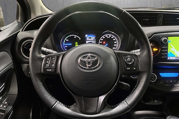Toyota Yaris 11 of 18