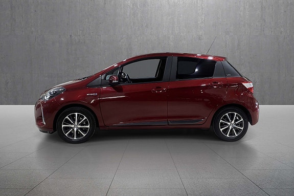 Toyota Yaris 2 of 18