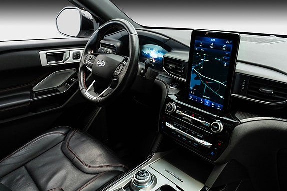 Ford Explorer 13 of 30