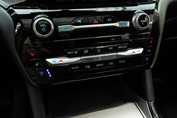 Ford Explorer 20 of 30
