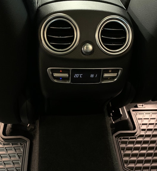 Mercedes-Benz GLC300 e 25 of 30
