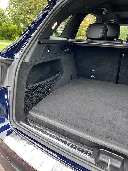 Mercedes-Benz GLC300 e 30 of 30