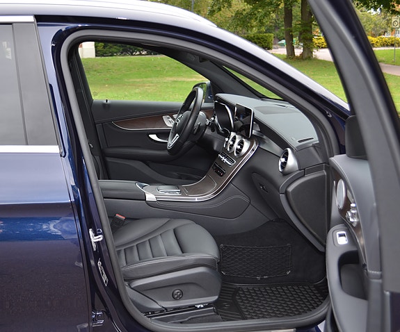 Mercedes-Benz GLC300 e 15 of 30