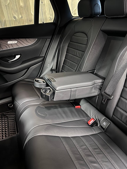 Mercedes-Benz GLC300 e 24 of 30