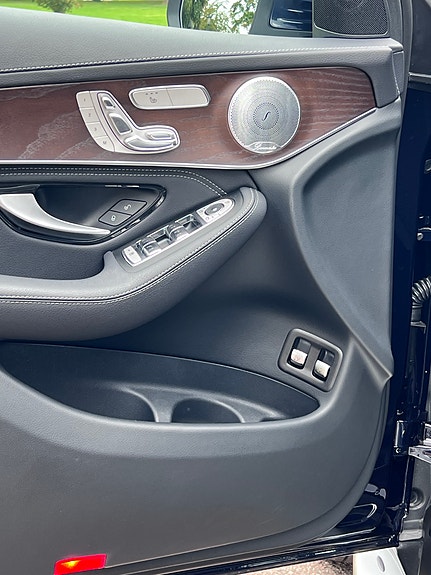 Mercedes-Benz GLC300 e 18 of 30