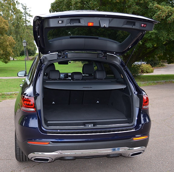 Mercedes-Benz GLC300 e 26 of 30