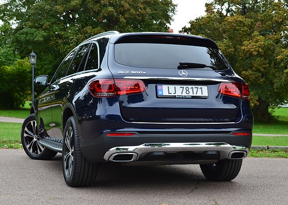 Mercedes-Benz GLC300 e 6 of 30