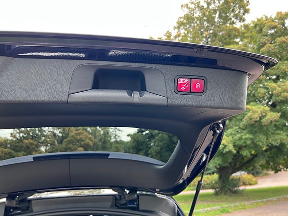 Mercedes-Benz GLC300 e 27 of 30
