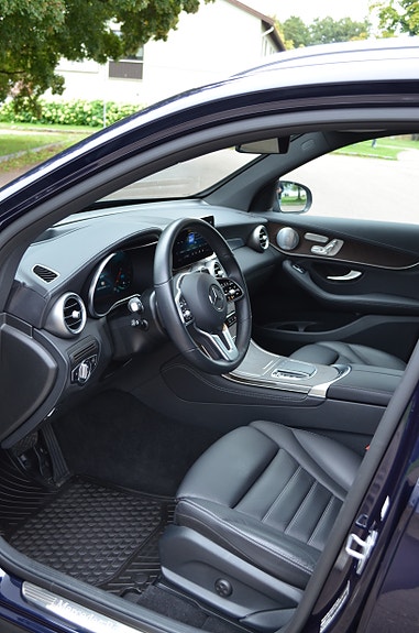 Mercedes-Benz GLC300 e 14 of 30