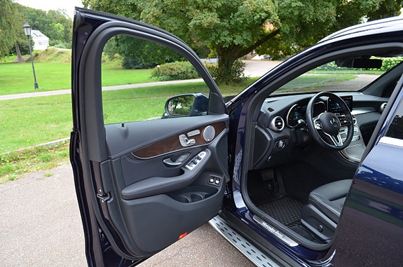 Mercedes-Benz GLC300 e 17 of 30