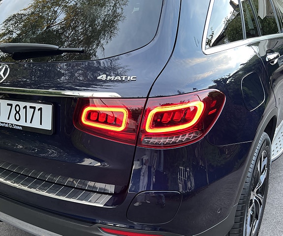 Mercedes-Benz GLC300 e 7 of 30