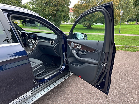 Mercedes-Benz GLC300 e 20 of 30