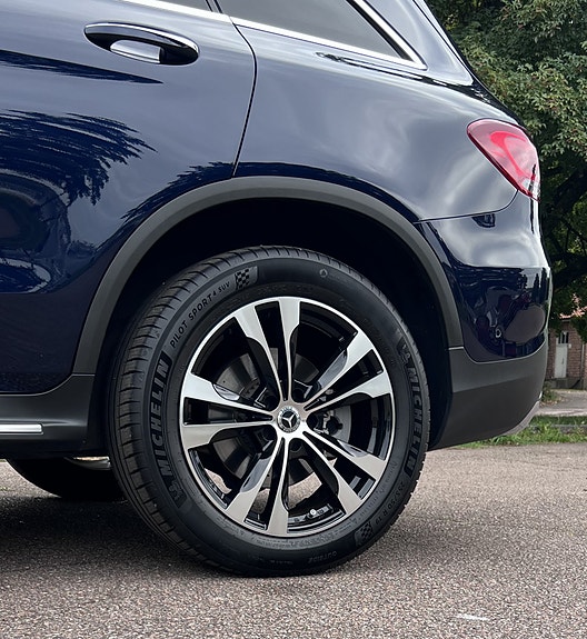 Mercedes-Benz GLC300 e 10 of 30