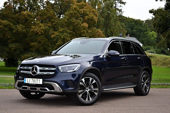 Mercedes-Benz GLC300 e 2 of 30