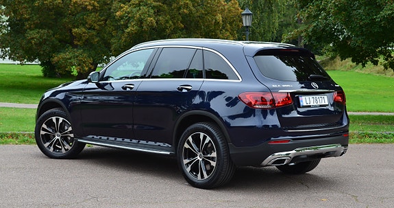 Mercedes-Benz GLC300 e 4 of 30