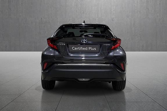 Toyota C-HR 4 of 18